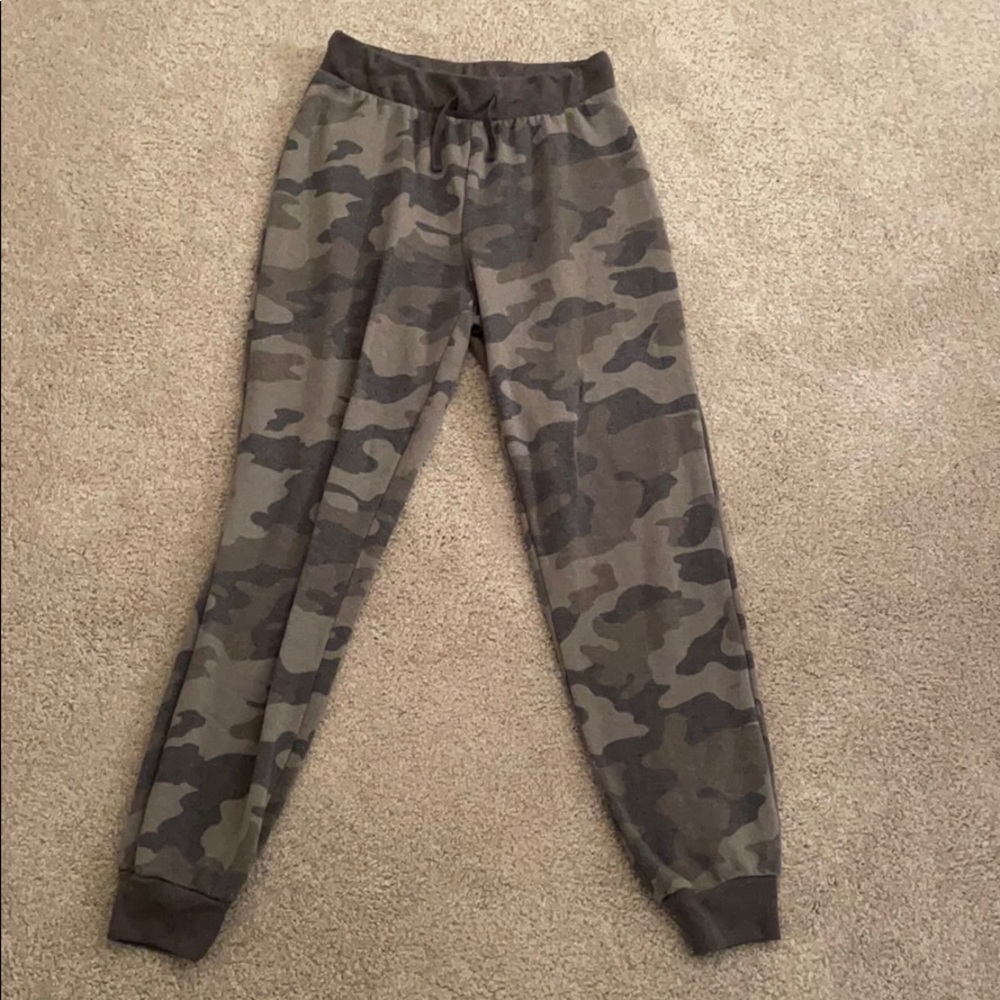 BP camo joggers